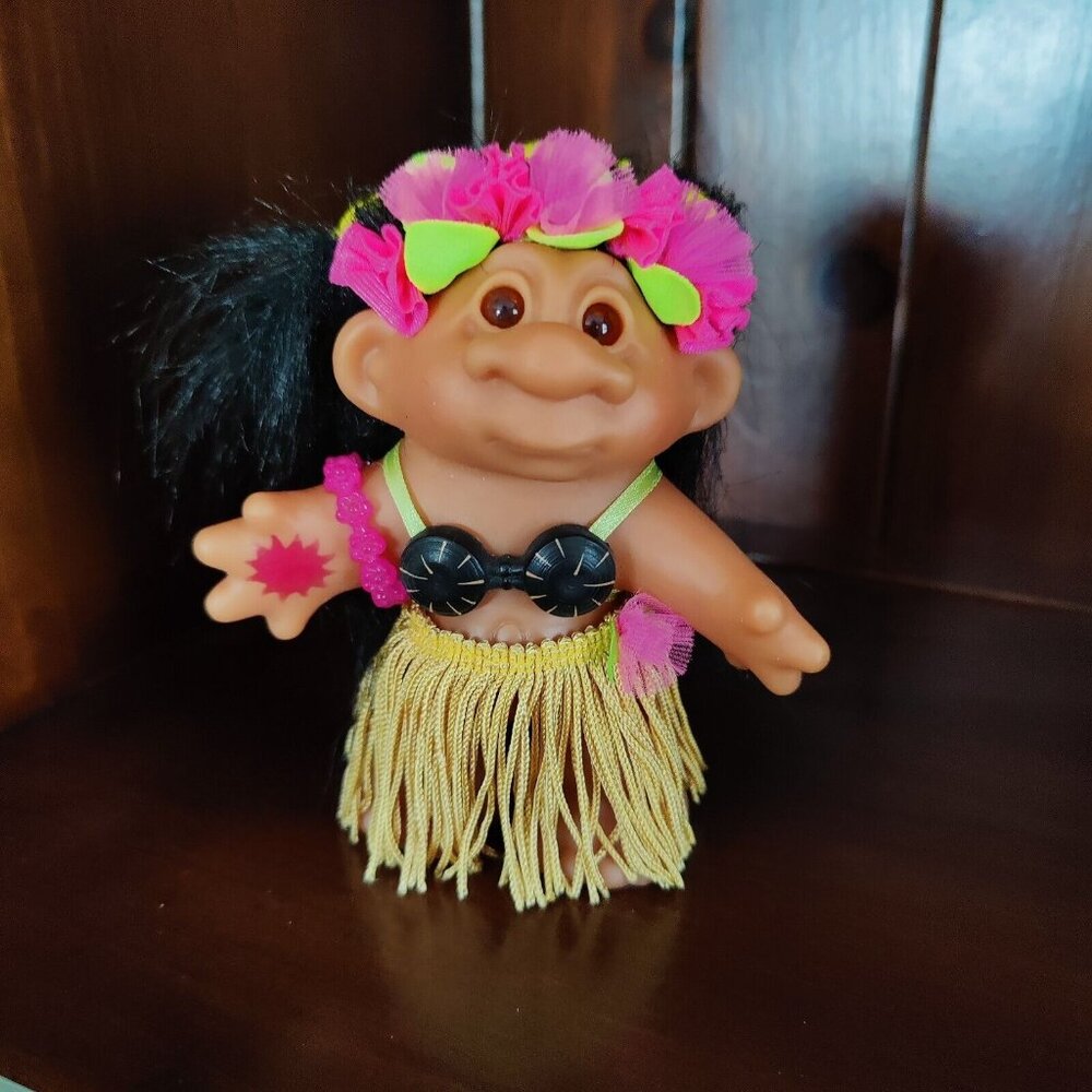 TOTALLY TROLL NINI WAHINI 5" SERIES 1 New Troll Doll Hula Girl 2001 Hawaiian